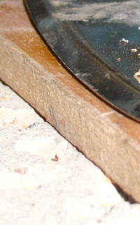 Bohren von Materialkombinationen (hier: Stahl, Holz, Ziegel)